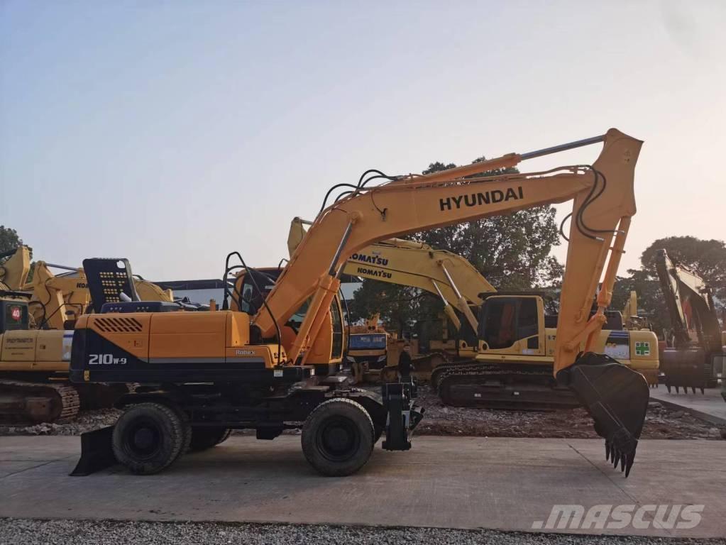 Hyundai R210W-7 Колёсные экскаваторы