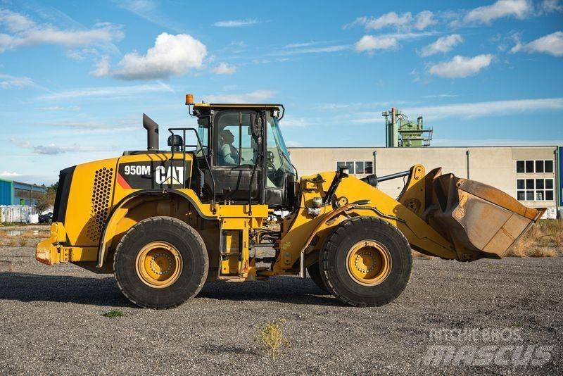 CAT 950M Фронтальные погрузчики