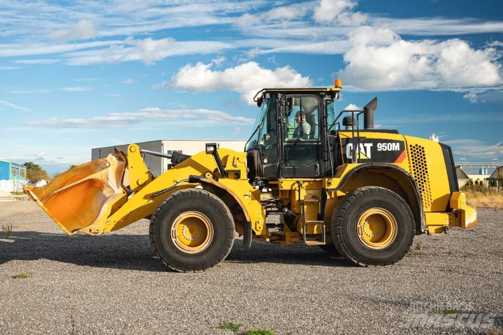 CAT 950M Фронтальные погрузчики