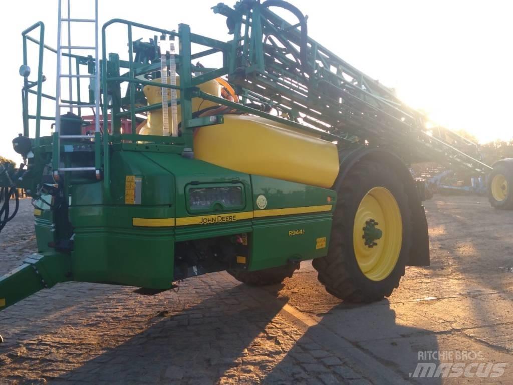 John Deere R944i Прицепные опрыскиватели