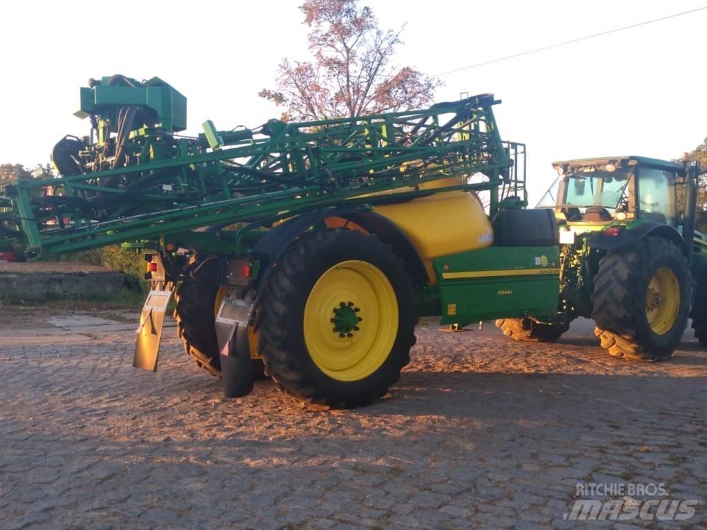 John Deere R944i Прицепные опрыскиватели