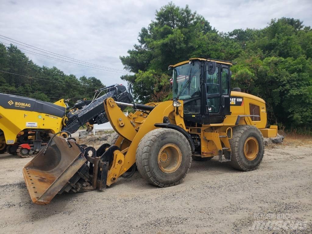 CAT 926M Фронтальные погрузчики