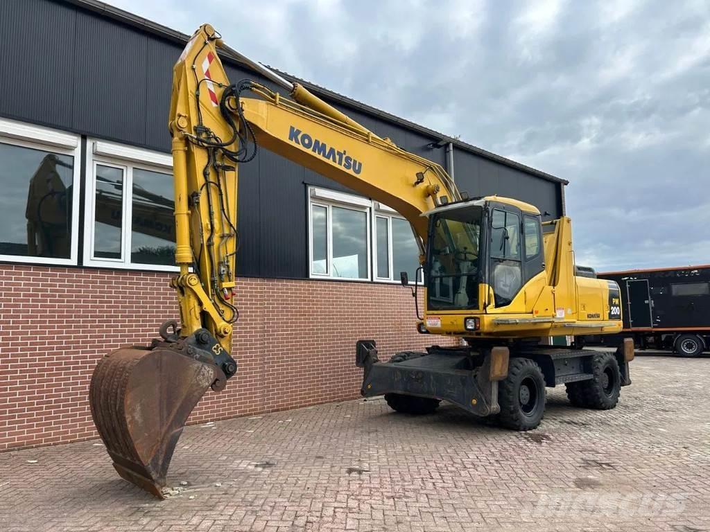 Komatsu PW200 Колёсные экскаваторы
