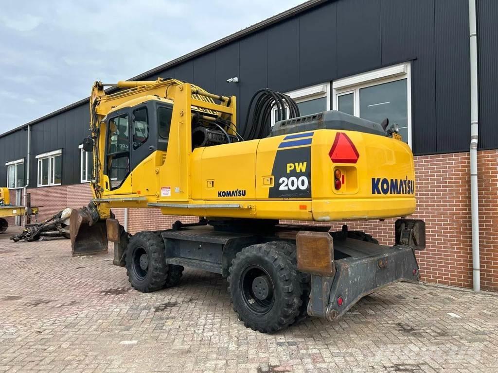 Komatsu PW200 Колёсные экскаваторы