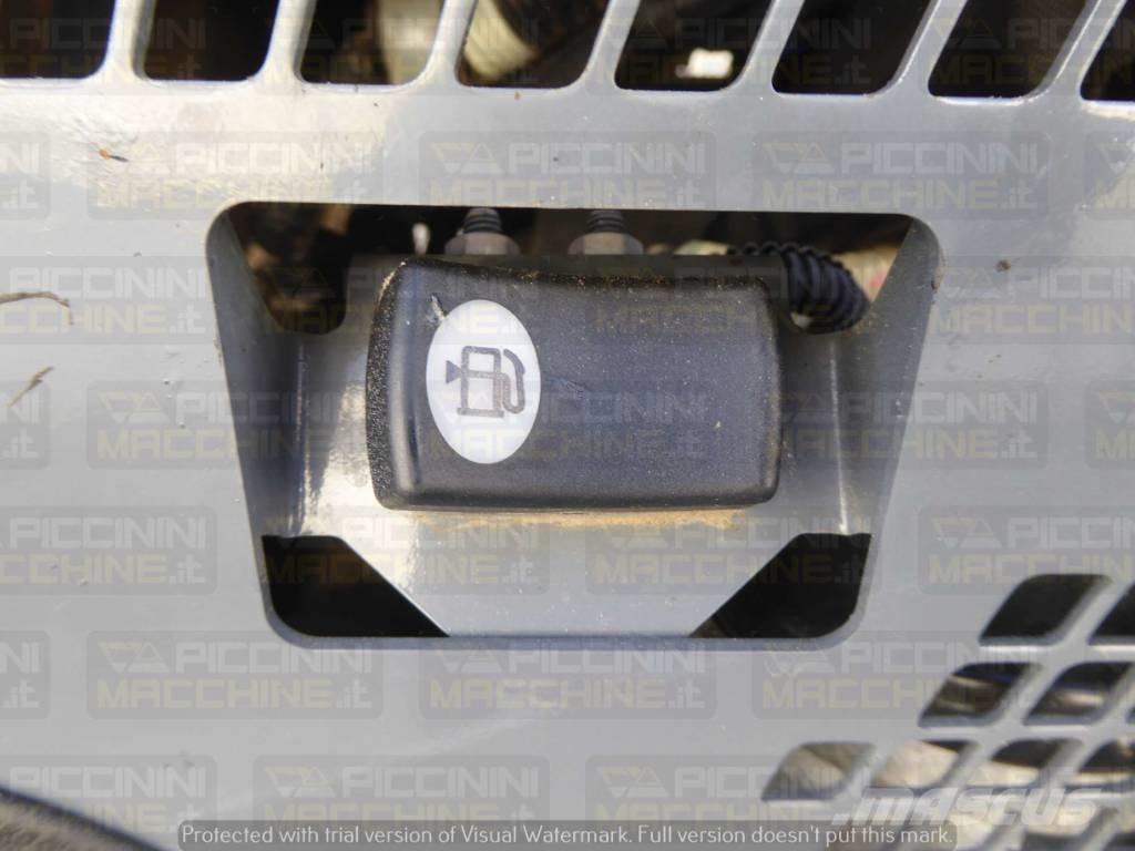 Takeuchi TL10V2 Гусеничные фронтальные погрузчики