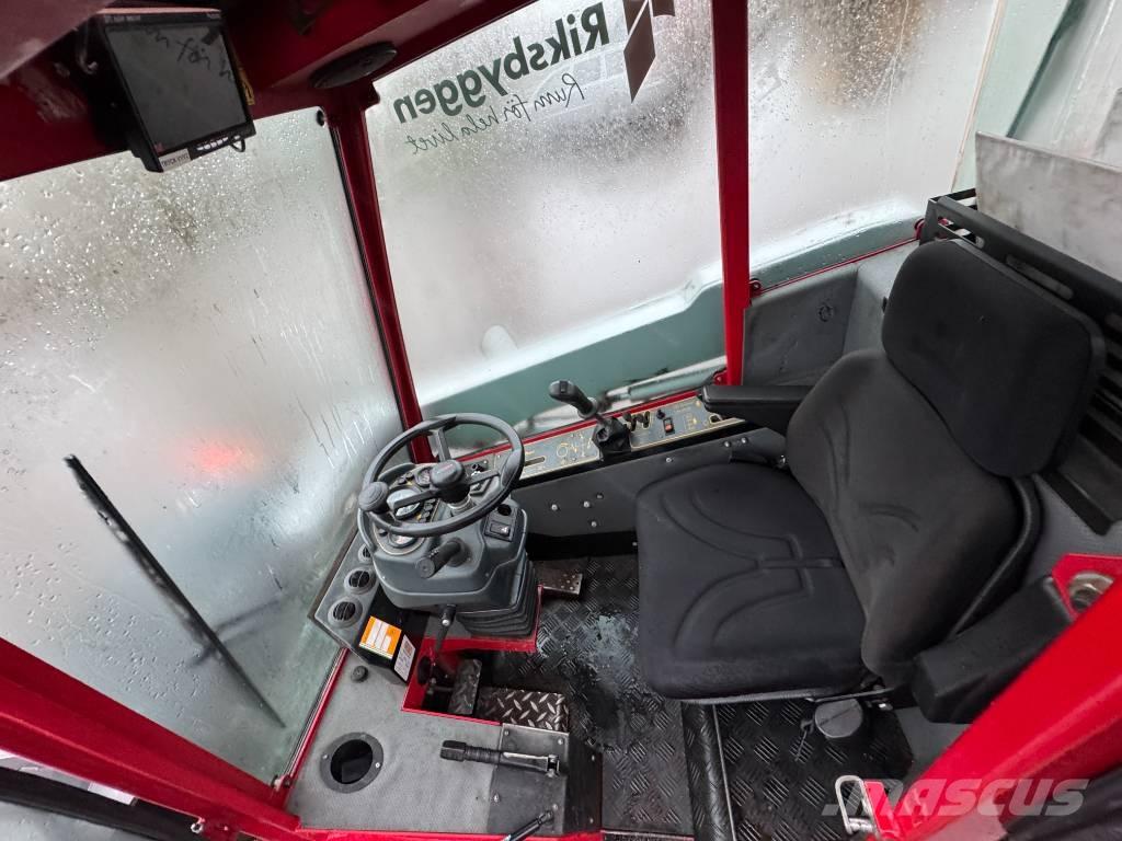 Timan Tool-Trac 245 Коммунальные машины