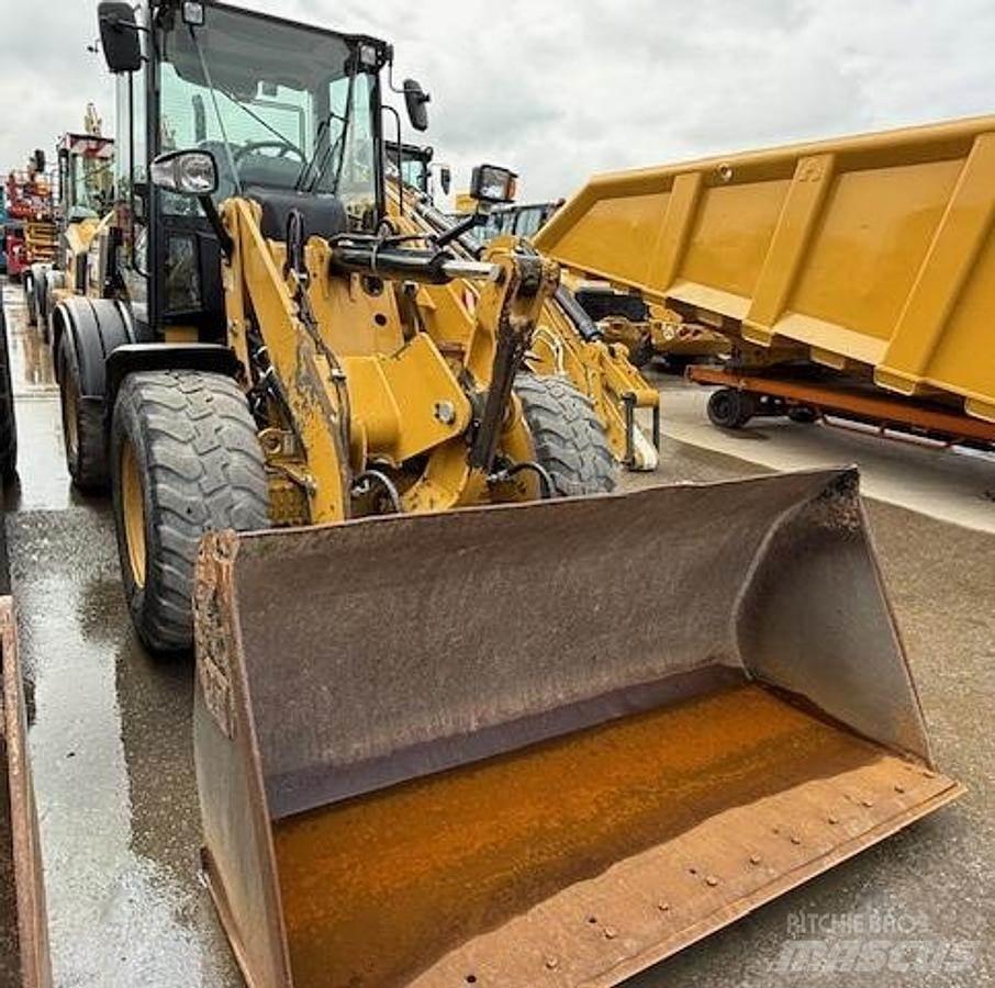 CAT 908M Фронтальные погрузчики