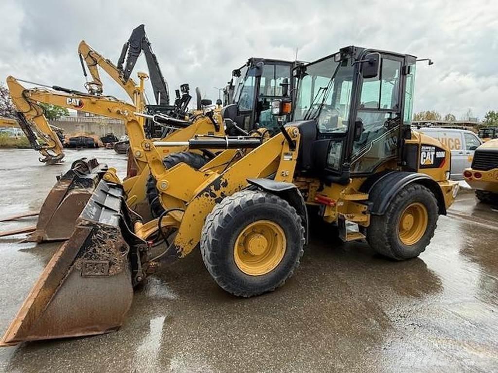 CAT 908M Фронтальные погрузчики