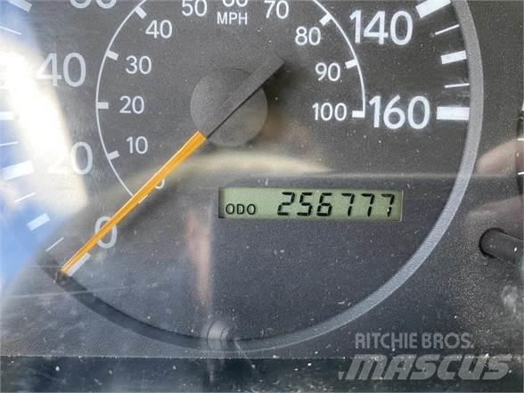 Hino 145 Грузовики для доставки напитков