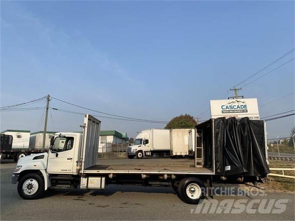 Hino 338 Тентованные грузовики