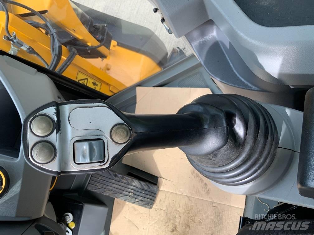 JCB 437 HT Фронтальные погрузчики