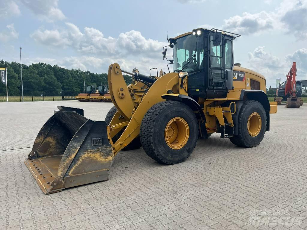 CAT 926M Фронтальные погрузчики