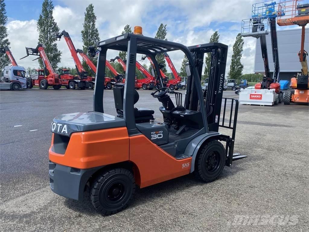 Toyota 52-8FDF30 Дизельные погрузчики
