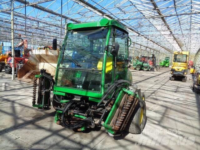 John Deere 3235C Самоходные газонокосилки