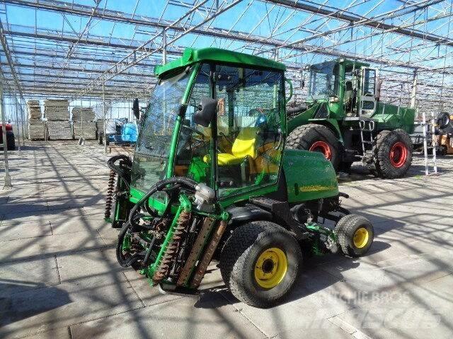 John Deere 3235C Самоходные газонокосилки