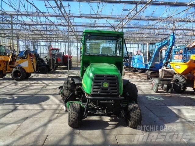 John Deere 3235C Самоходные газонокосилки