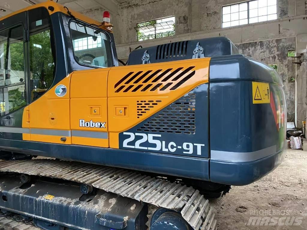 Hyundai 225LC-9 Гусеничные экскаваторы