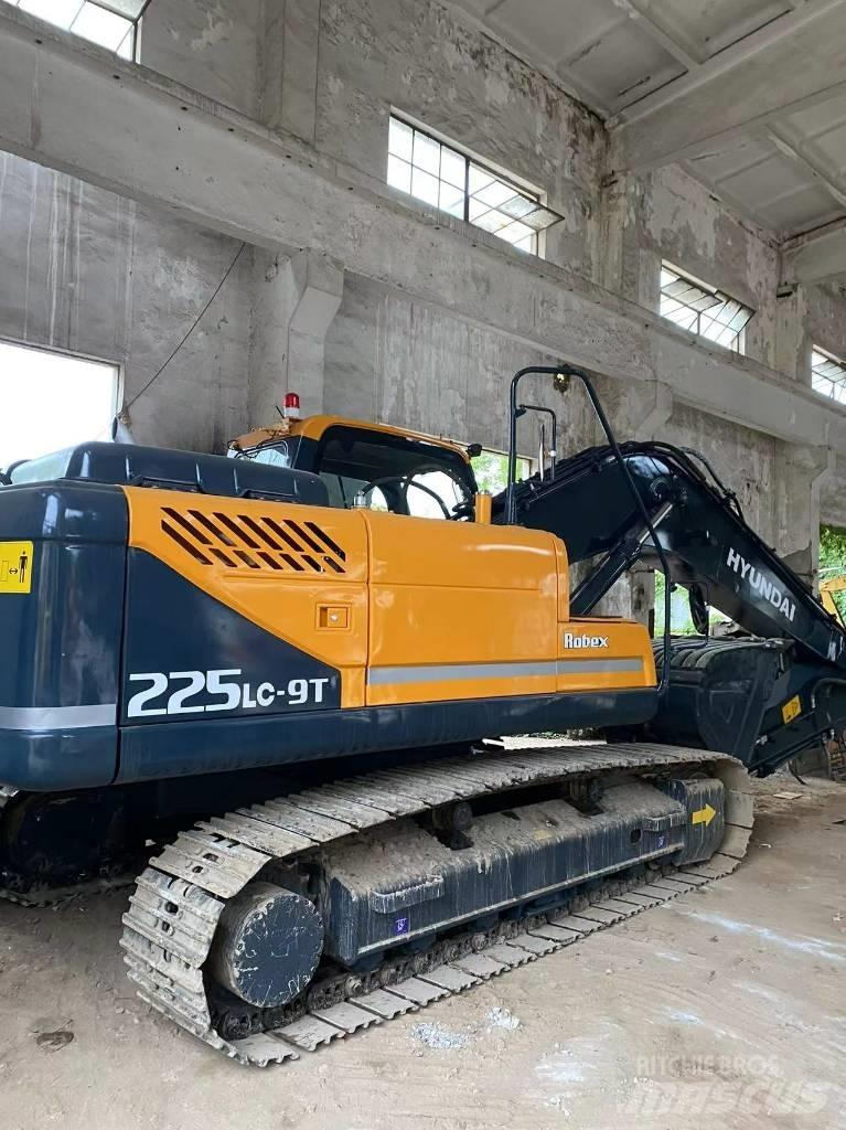 Hyundai 225LC-9 Гусеничные экскаваторы