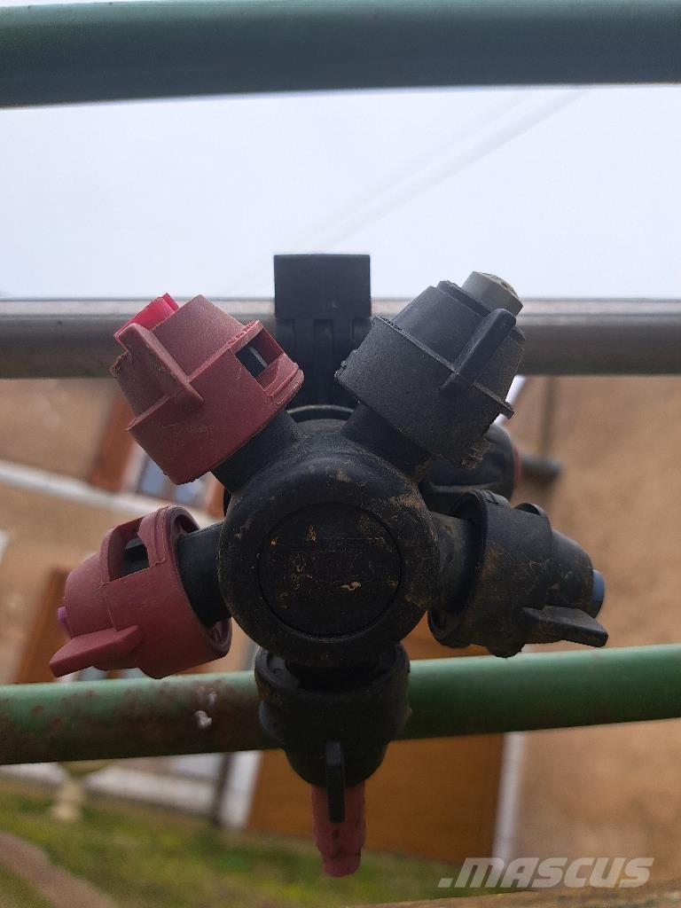 John Deere 732 Прицепные опрыскиватели