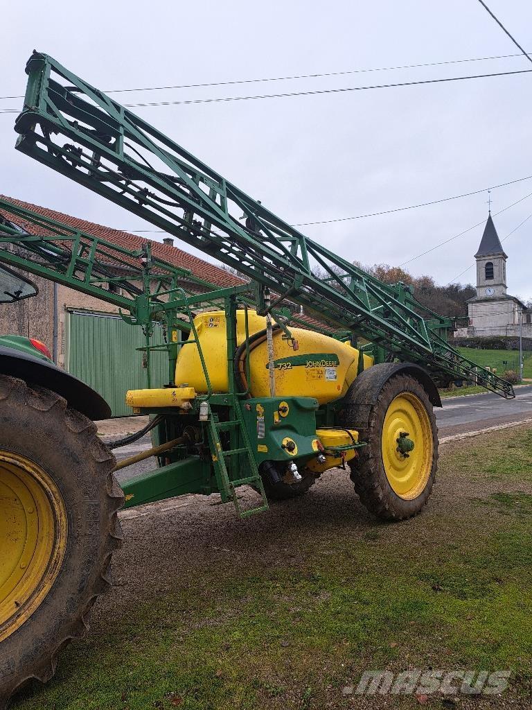 John Deere 732 Прицепные опрыскиватели