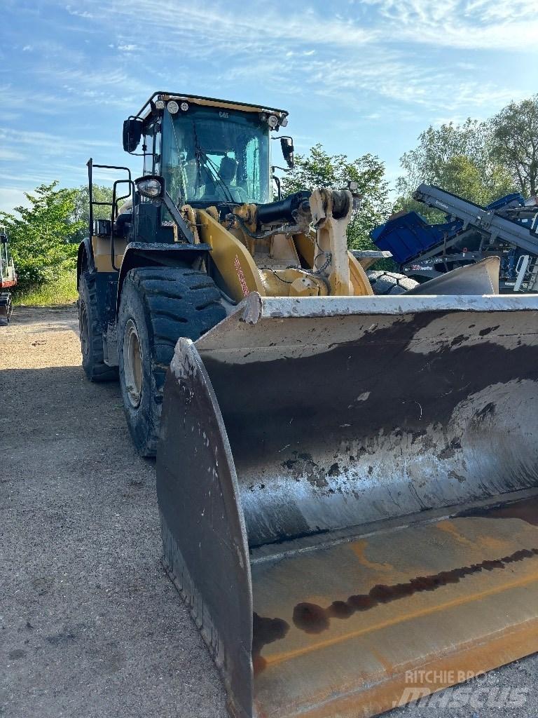 CAT 966m Фронтальные погрузчики