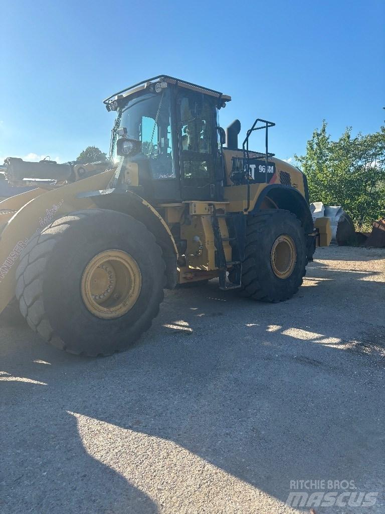 CAT 966m Фронтальные погрузчики