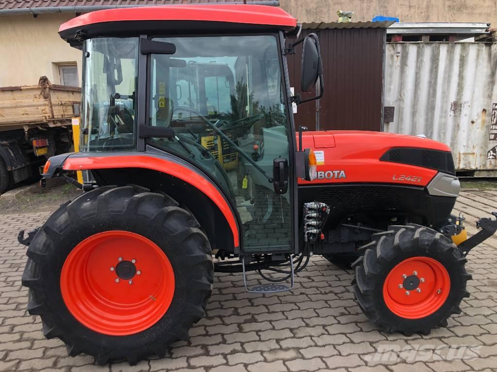 Kubota L2-421 Коммунальные тракторы