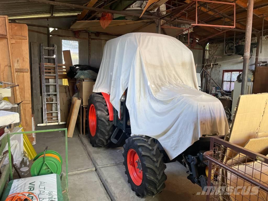 Kubota L2-421 Коммунальные тракторы