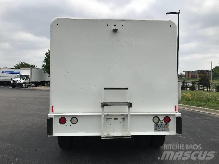 Freightliner M2 Грузовики для доставки напитков