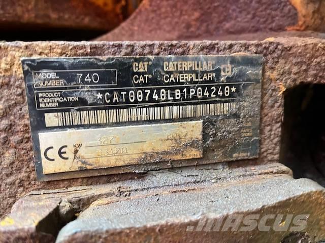 CAT 740 Шарнирно-сочленённые самосвалы