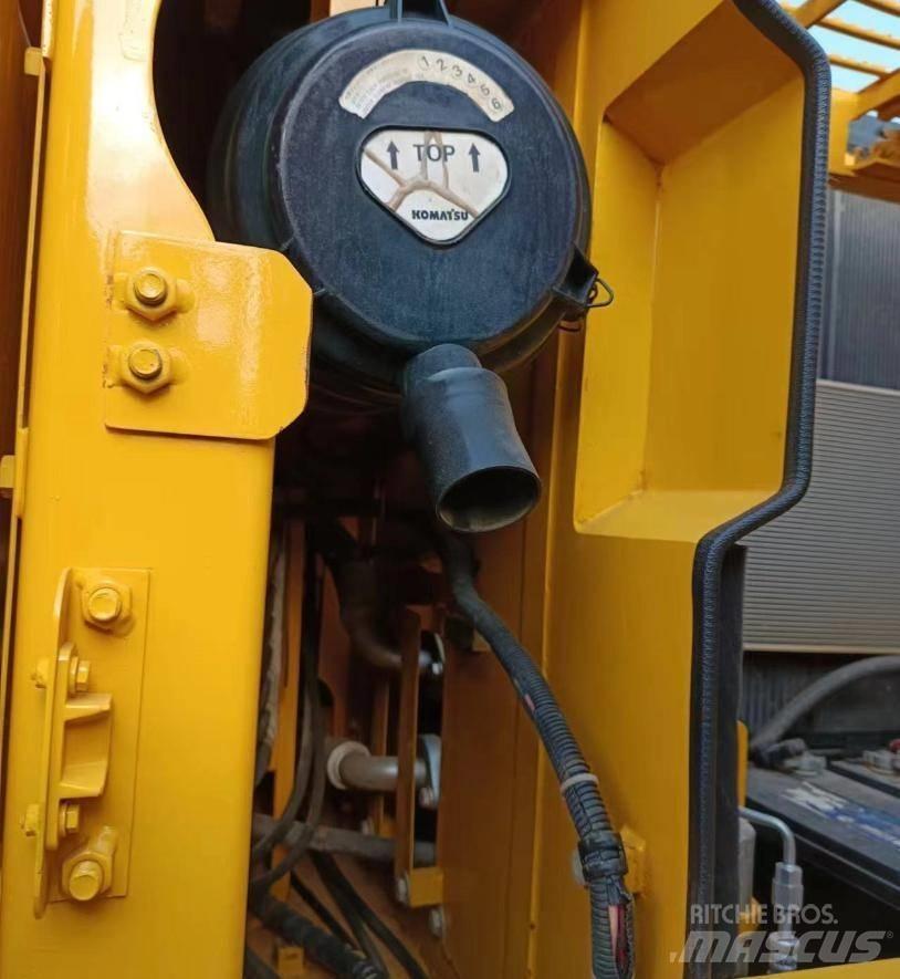 Komatsu PC 160 LC Гусеничные экскаваторы