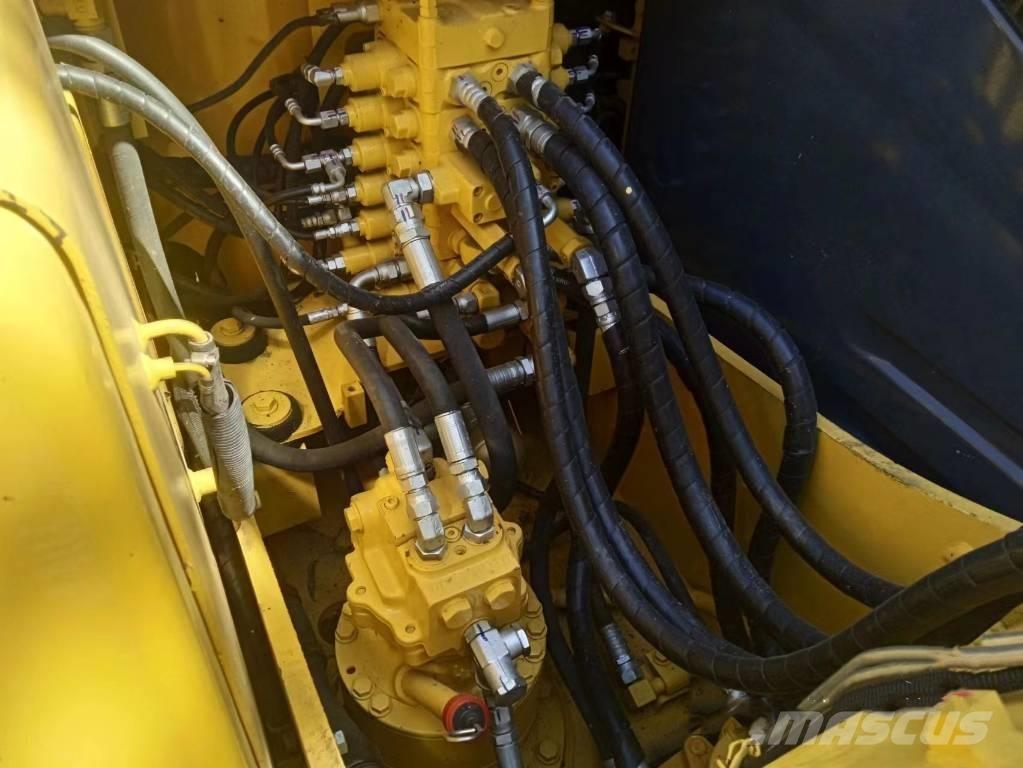 Komatsu PC130-7 Гусеничные экскаваторы