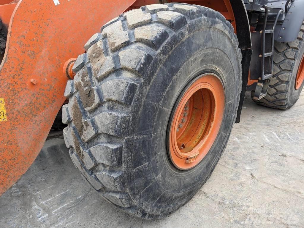 Hitachi ZW 330 Фронтальные погрузчики