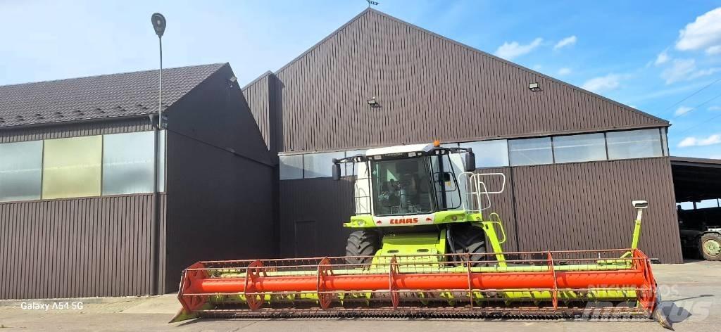 Claas 570 Зерноуборочные комбайны