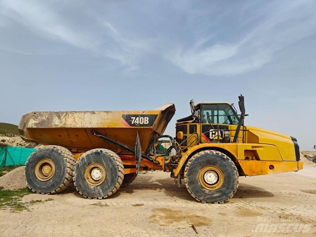 CAT 740B Шарнирно-сочленённые самосвалы