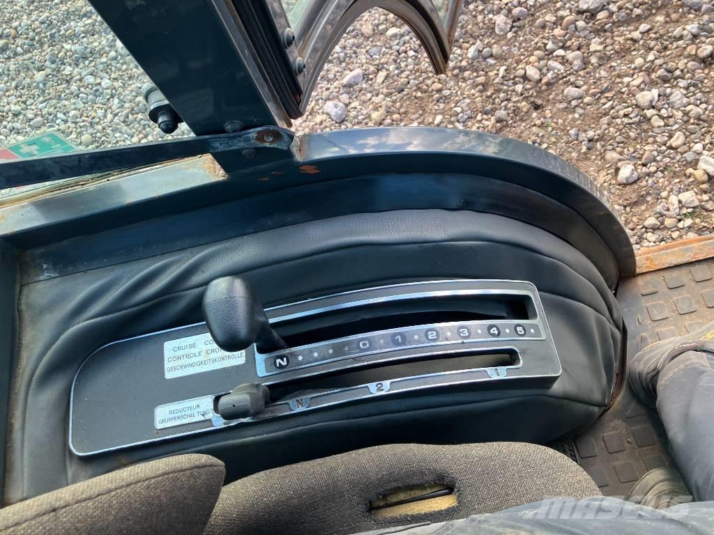 Kubota ST 30 Коммунальные тракторы