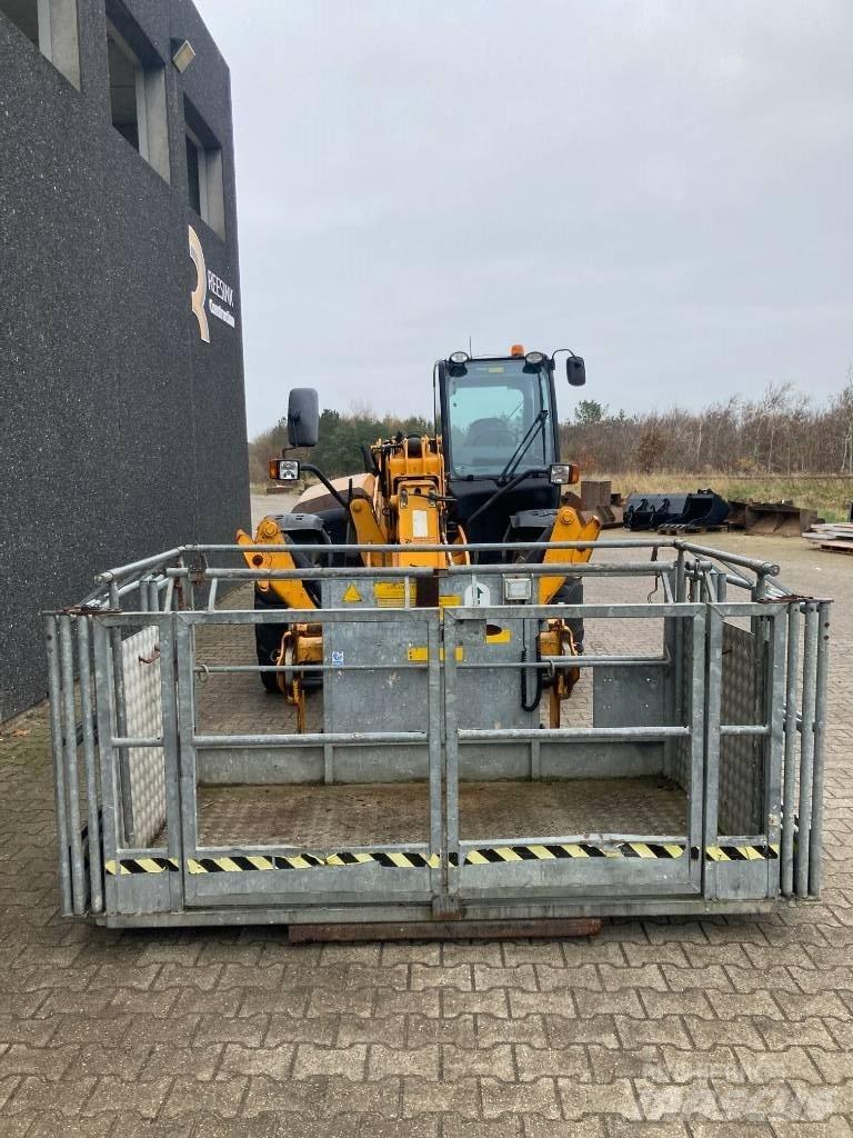 JCB 540-140 Телескопические погрузчики