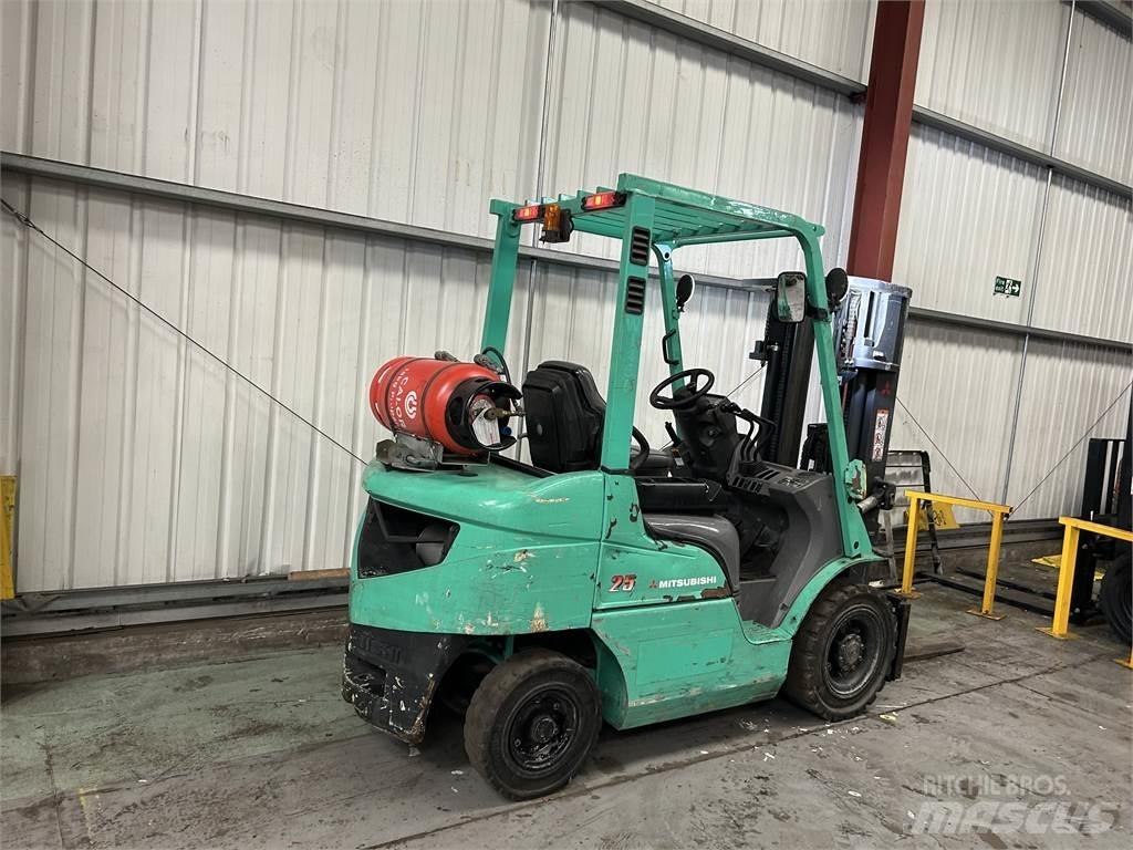 Mitsubishi FG25NT Газовые погрузчики