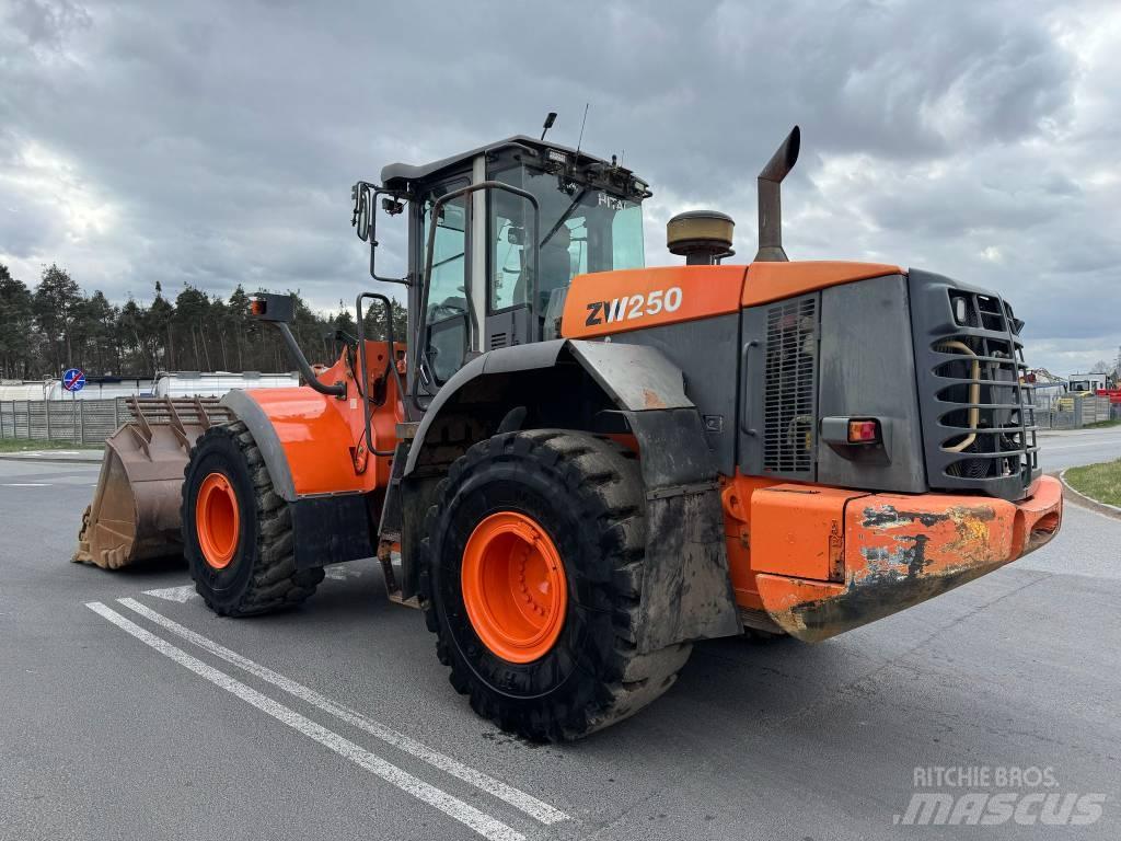 Hitachi ZW 250 Фронтальные погрузчики