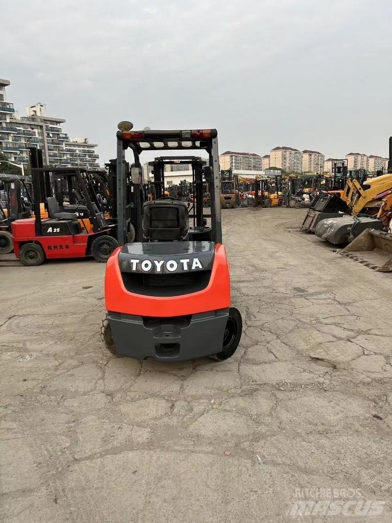 Toyota Toyota8F FD30 Дизельные погрузчики