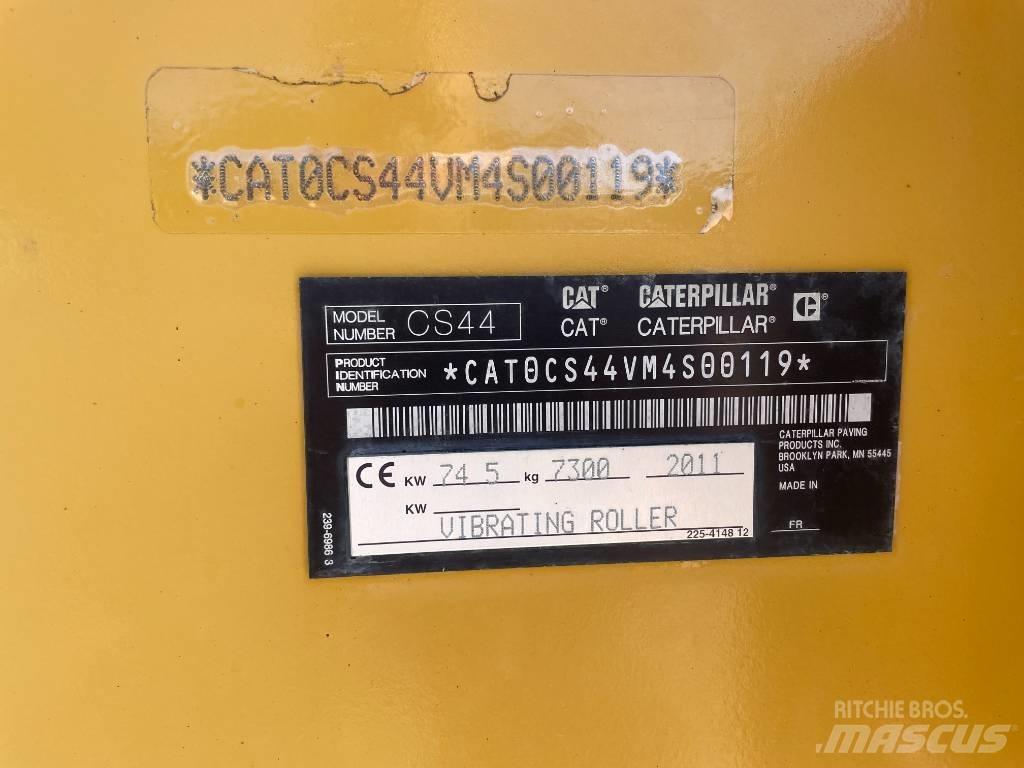 CAT CS44 Грунтовые катки