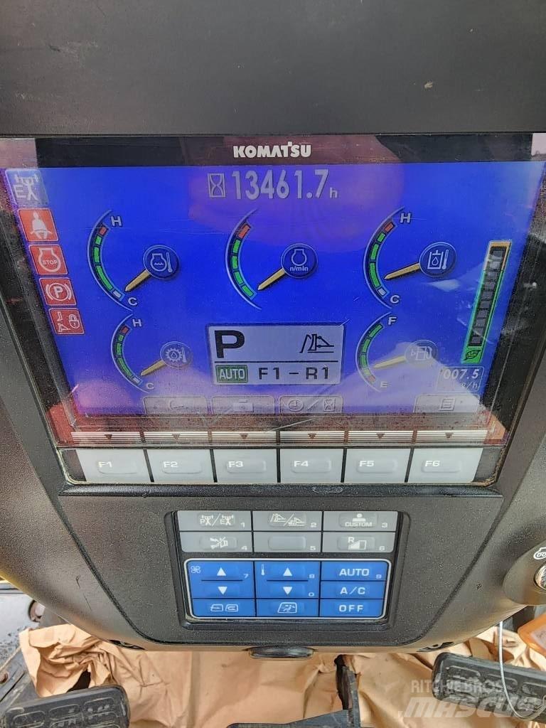 Komatsu D 65 PX-17 Гусеничные бульдозеры