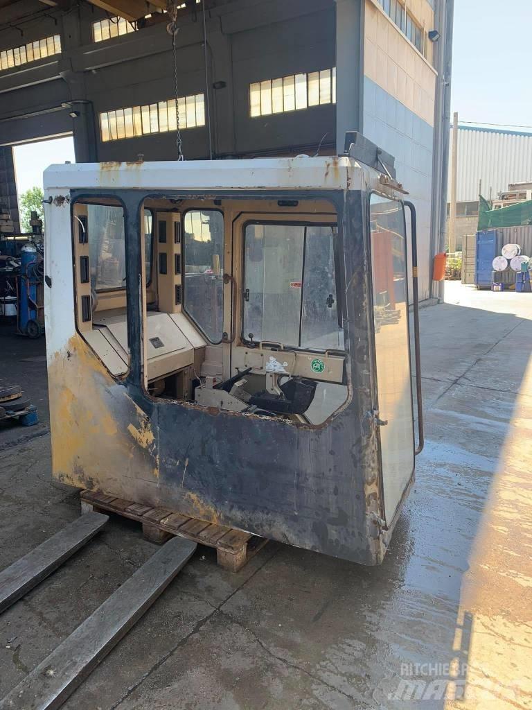 CAT 375 Кабины и интерьер