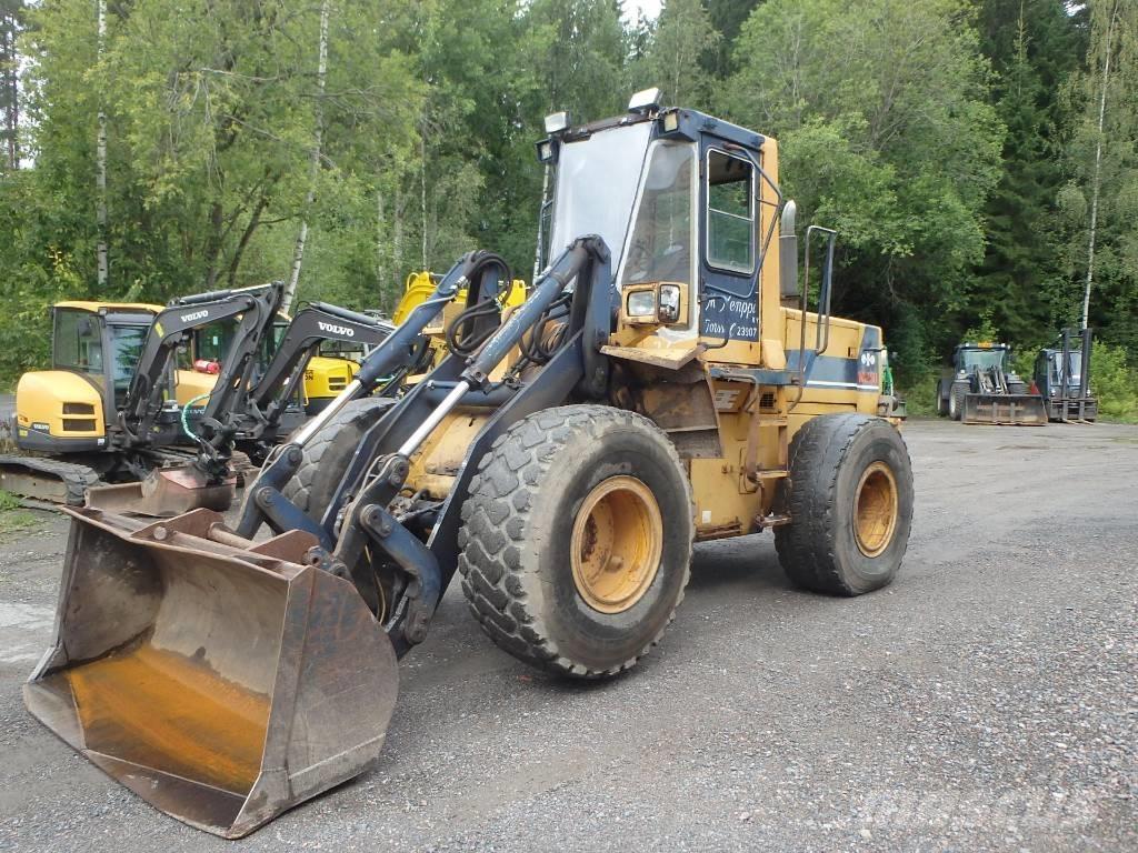 Komatsu WA 250-1 Фронтальные погрузчики