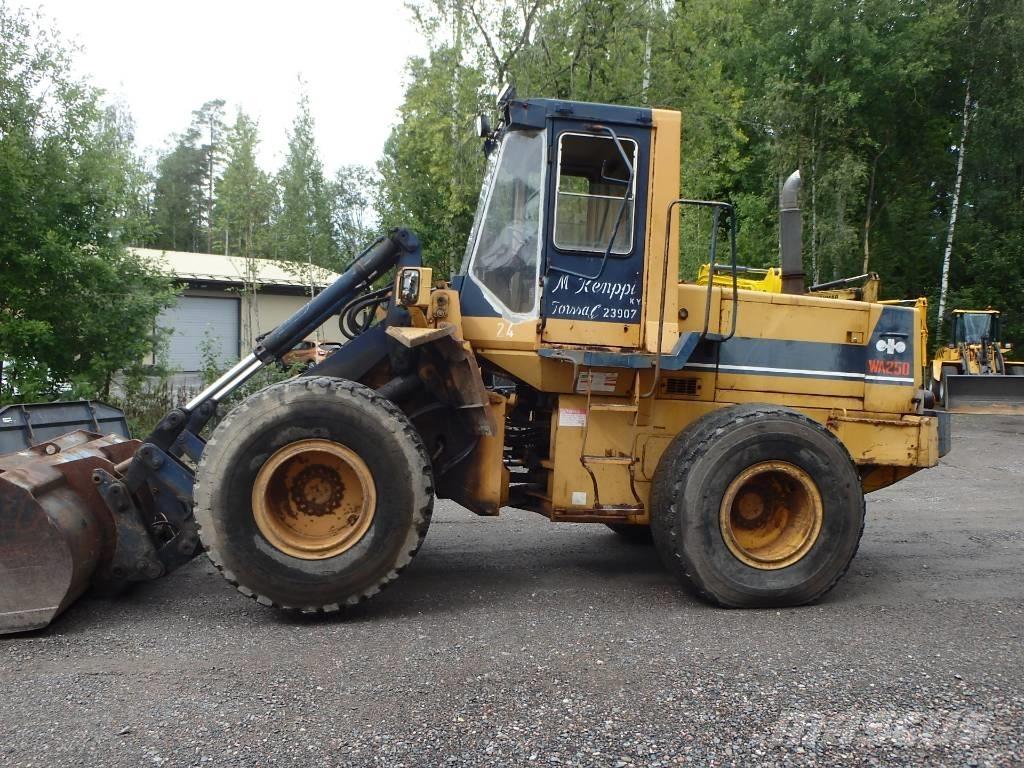 Komatsu WA 250-1 Фронтальные погрузчики
