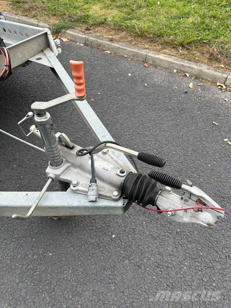  MOTIV TC3000 Лёгкие прицепы