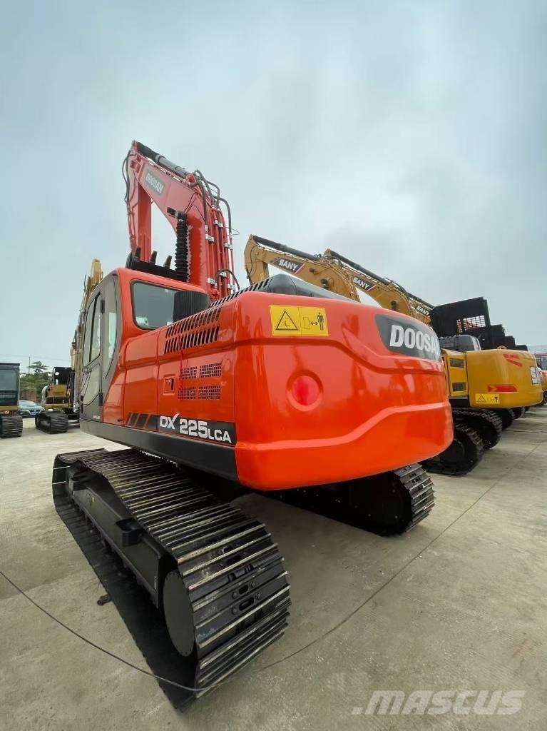Doosan DX 225 LC Гусеничные экскаваторы