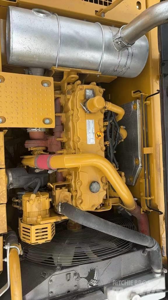 CAT CAT330D2L Малые экскаваторы 7т-12т