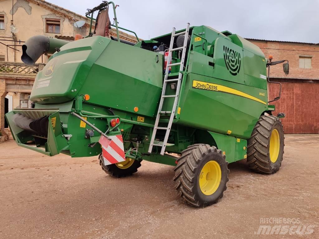 John Deere W 440 Зерноуборочные комбайны