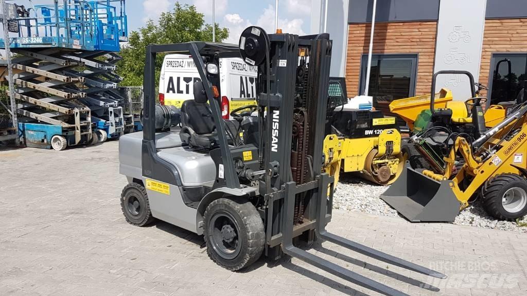 Nissan UGL02A35DU Газовые погрузчики